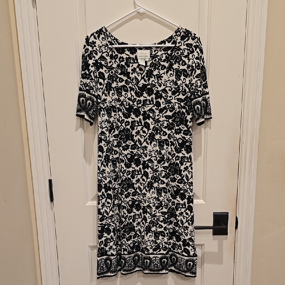 Elegant Black and White Donna Morgan Floral Dress